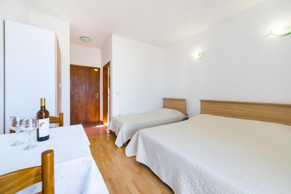 גראדאץ Apartments Slavena מראה חיצוני תמונה
